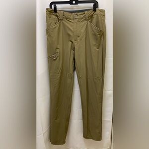 Patagonia Men's Khaki Cargo Pants